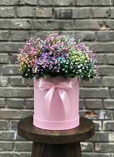 Цветочная композиция из Гипсофила и Розы в шляпной коробке в Дарасун