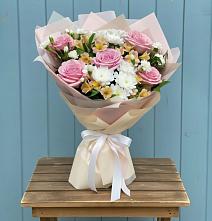 Букет цветов из:  Гвоздики, Орхидеи и Розы в Дарасун