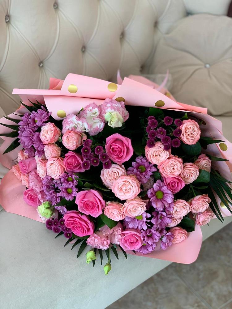 Букет цветов из: Хризантемы, Розы и Лизиантусы в Дарасун