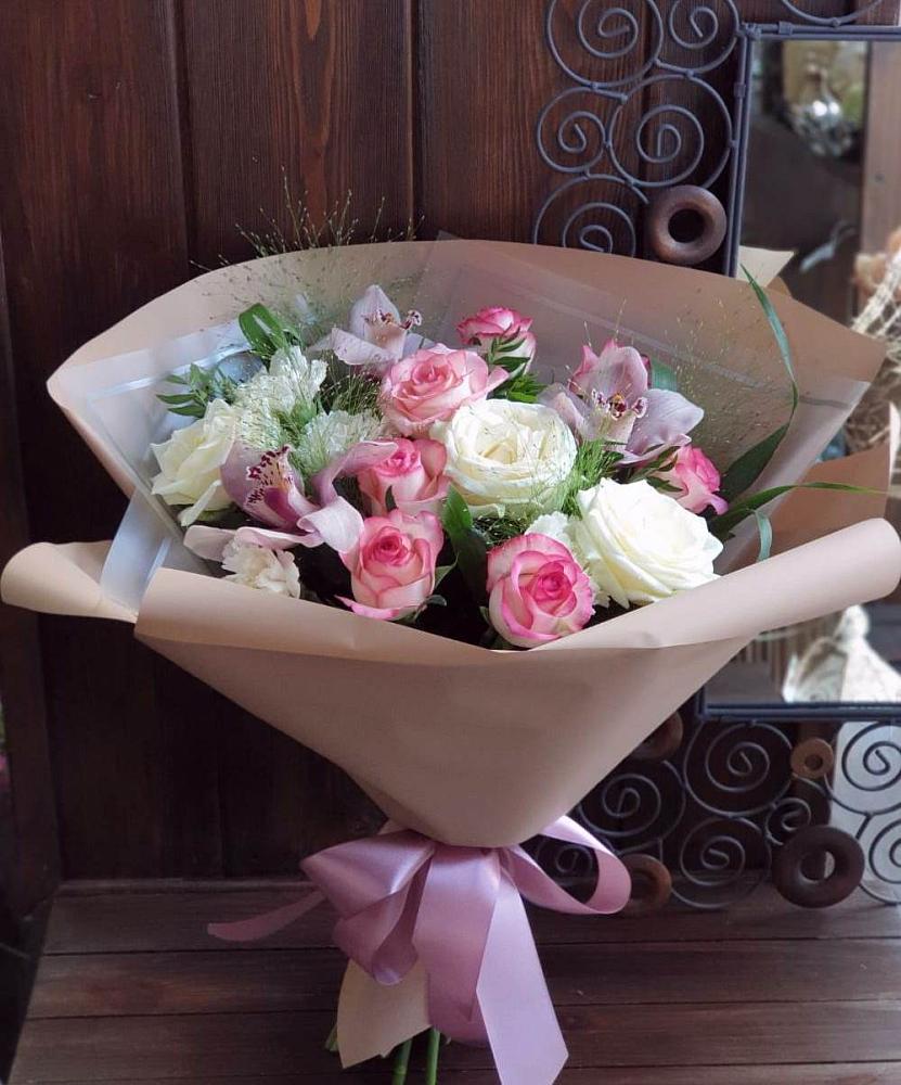 Букет цветов из: Гвоздики, Орхидеи, Розы и Хризантемы в Дарасун