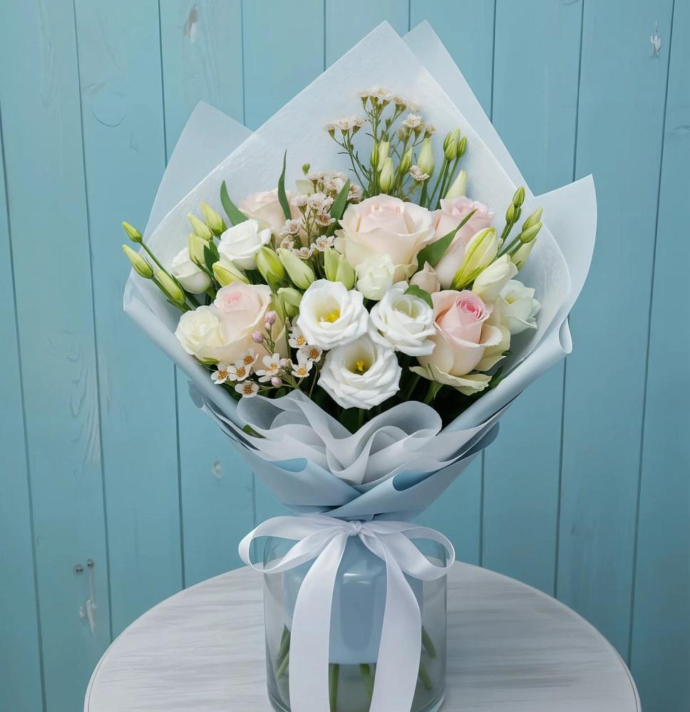 Букет цветов из: Розы и Лизиантусы в Дарасун