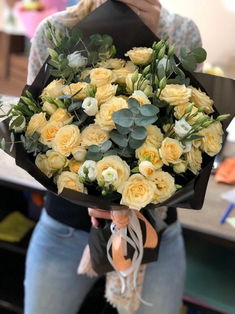 Букет цветов из: Розы и Лизиантусы в Дарасун