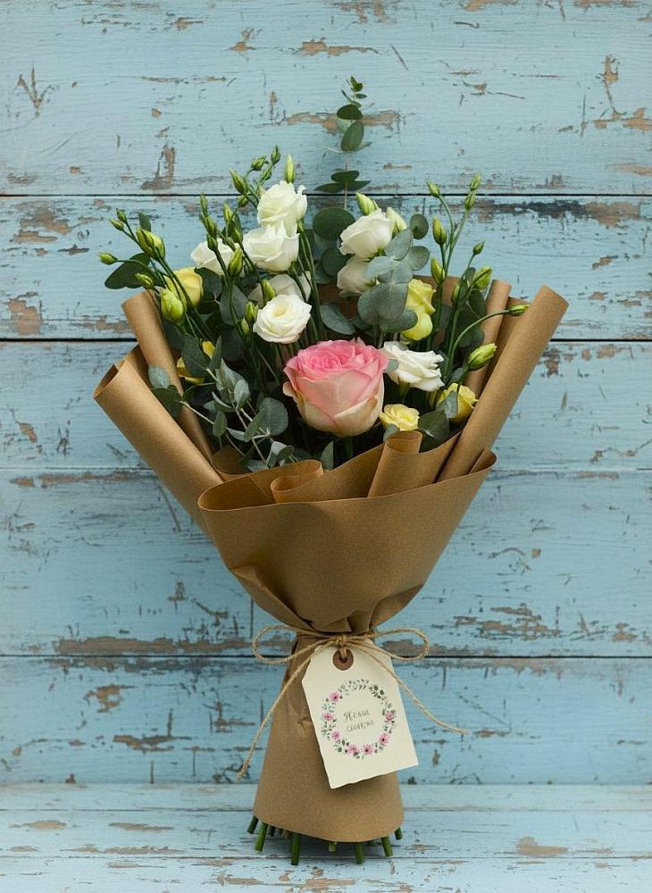 Букет цветов из: Розы и Лизиантусы в Дарасун