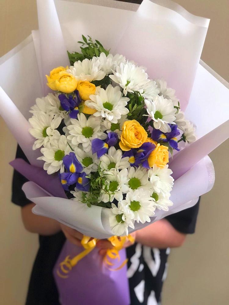Букет цветов из: Ирисы, Хризантемы и Розы в Дарасун
