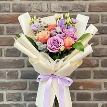 Букет цветочные ноты в Дарасун Букет цветов из:  Лизиантусы и Розы в Дарасун