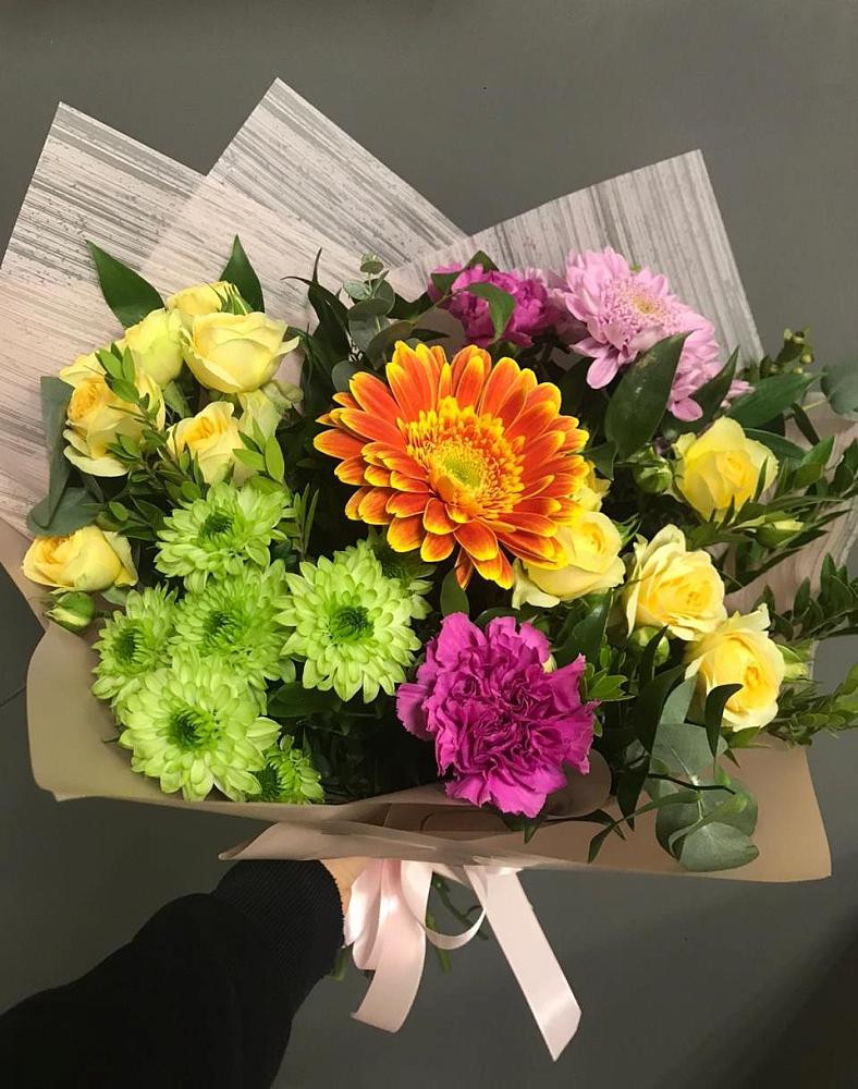 Букет огни ночного города в Дарасун Букет цветов из: Гвоздики, Герберы, Розы и Хризантемы в Дарасун