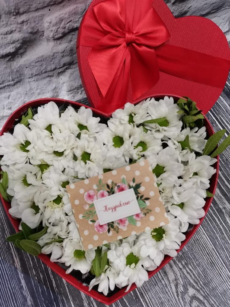 Цветочная композиция из Хризантемы в виде сердца в Дарасун