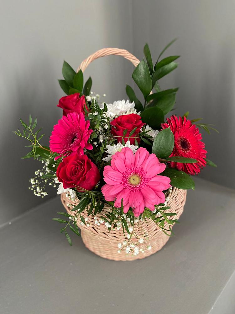 Цветочная композиция из Розы, Хризантемы и Герберы в корзине в Дарасун