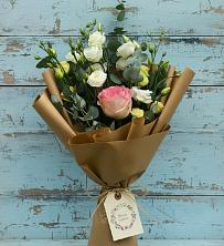 Букет нежный привет в Дарасун Букет цветов из:  Розы и Лизиантусы в Дарасун