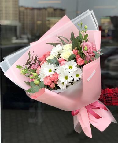 Букет цветов из: Розы, Лизиантусы и Хризантемы в Дарасун