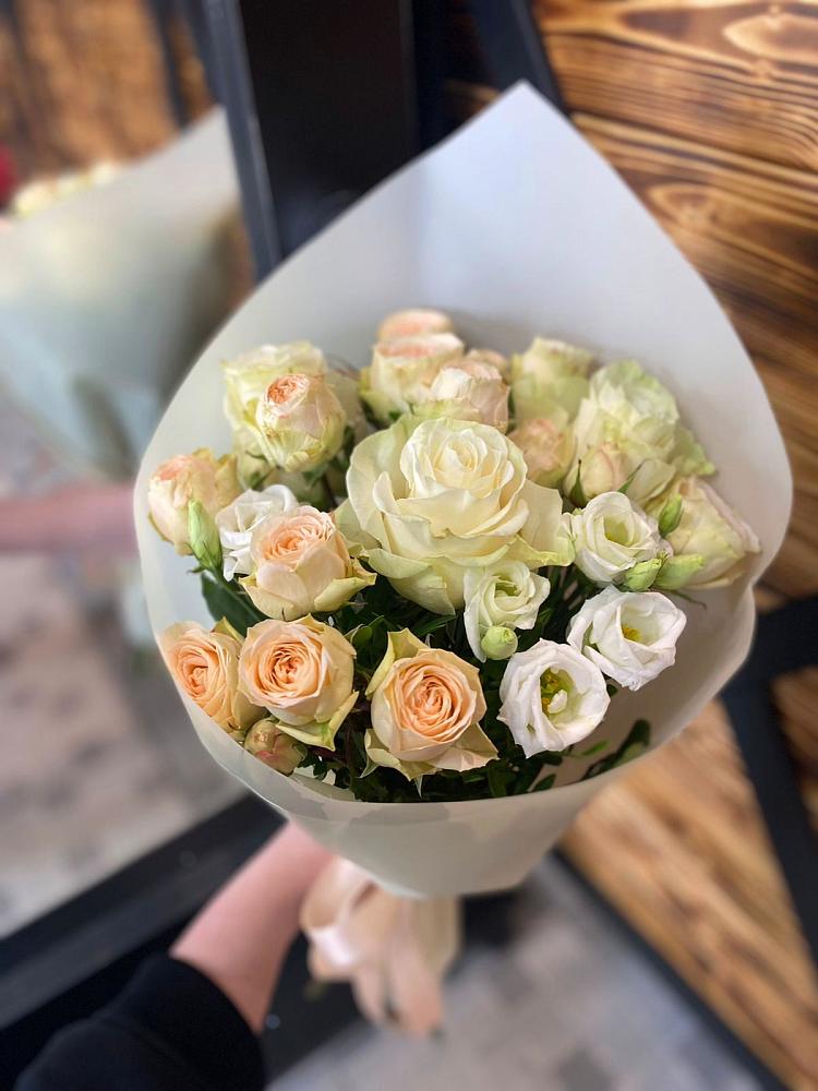 Букет Летний бриз в Дарасун Букет цветов из: Розы и Лизиантусы в Дарасун