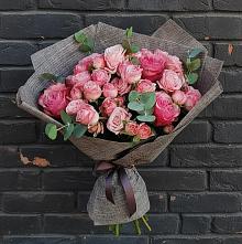 Букет розы в пальмах в Дарасун Букет цветов из: Розы в Дарасун