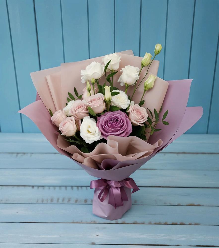 Букет цветов из: Розы и Лизиантусы в Дарасун